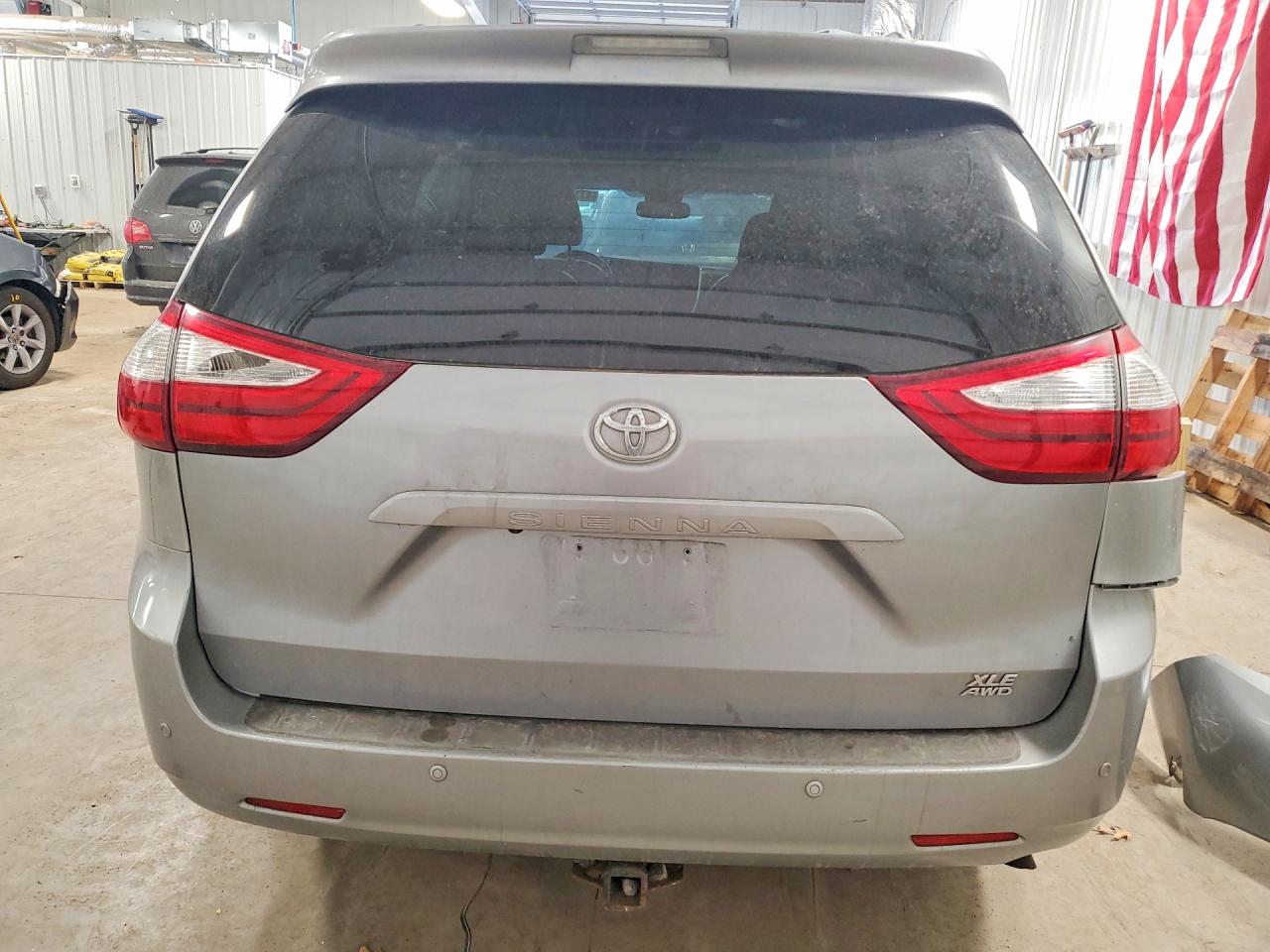 2017 TOYOTA SIENNA XLE PREMIUM 7-PASSENGER photo 6