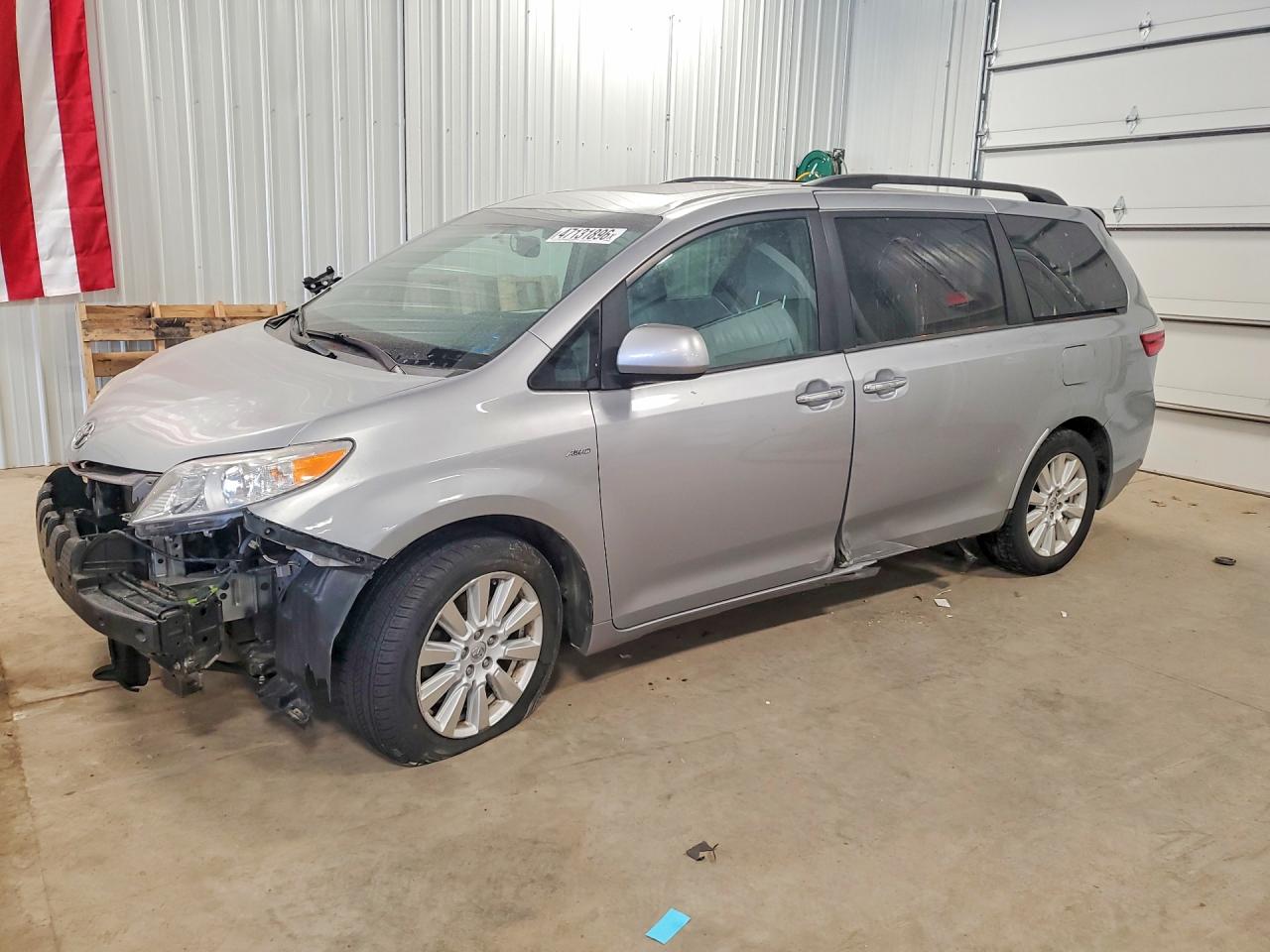 2017 TOYOTA SIENNA