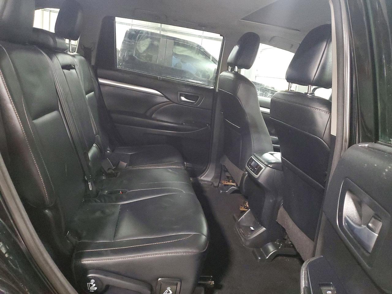 2018 TOYOTA HIGHLANDER XLE photo 21