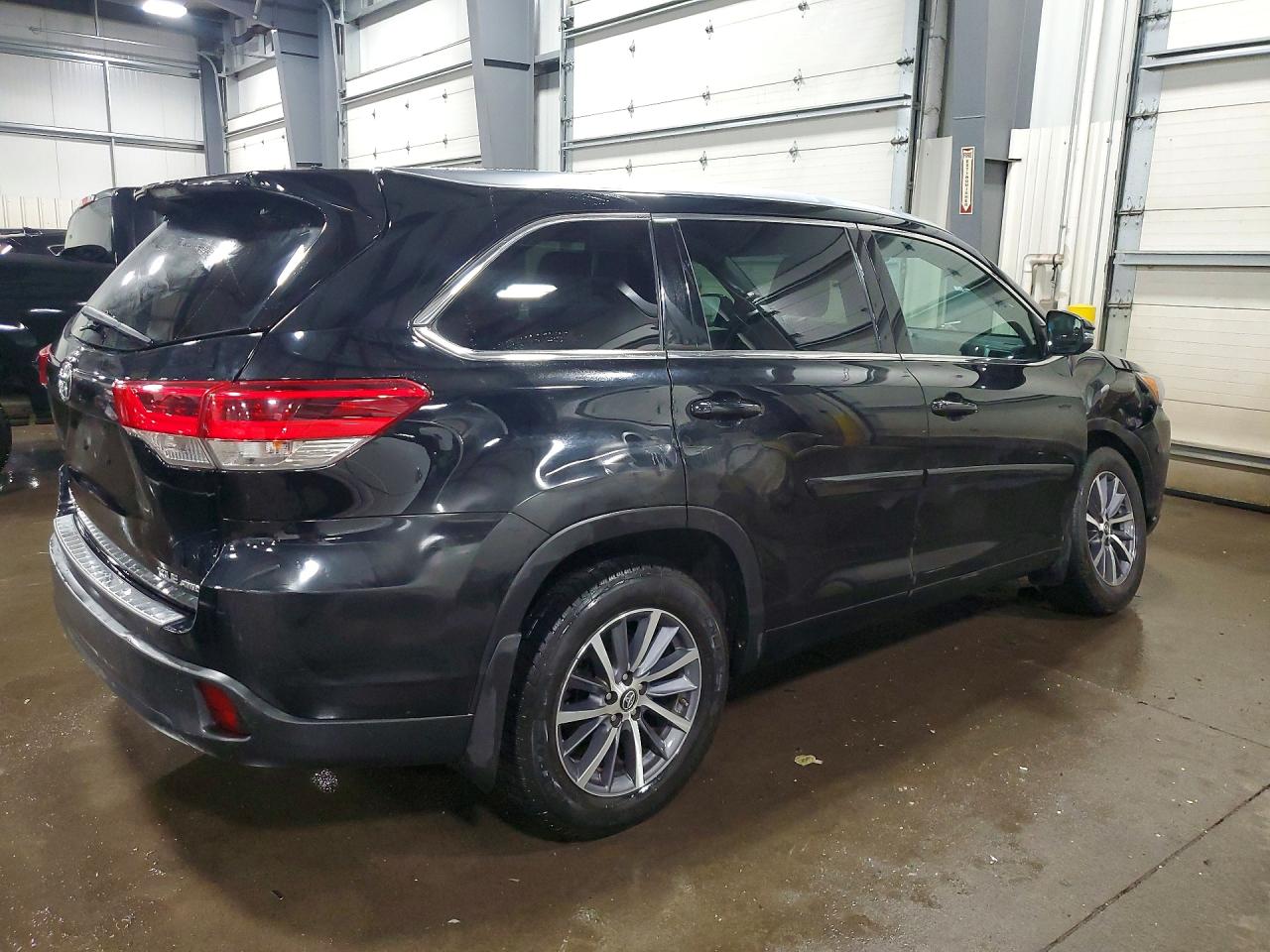 2018 TOYOTA HIGHLANDER XLE photo 5