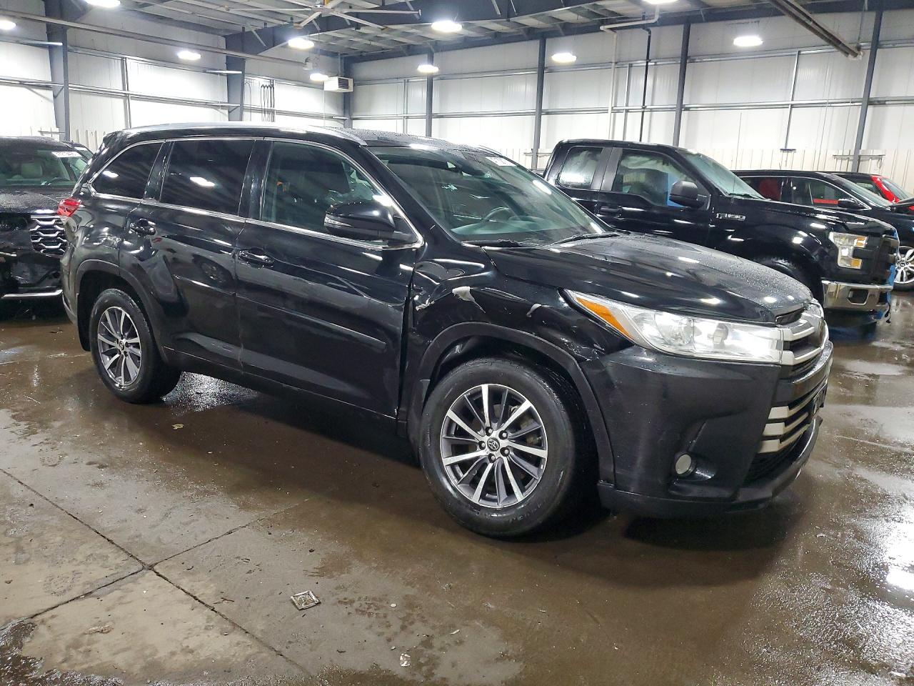 2018 TOYOTA HIGHLANDER XLE photo 7