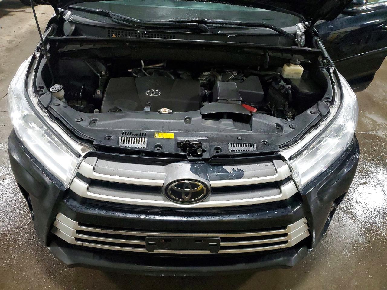 2018 TOYOTA HIGHLANDER XLE photo 23
