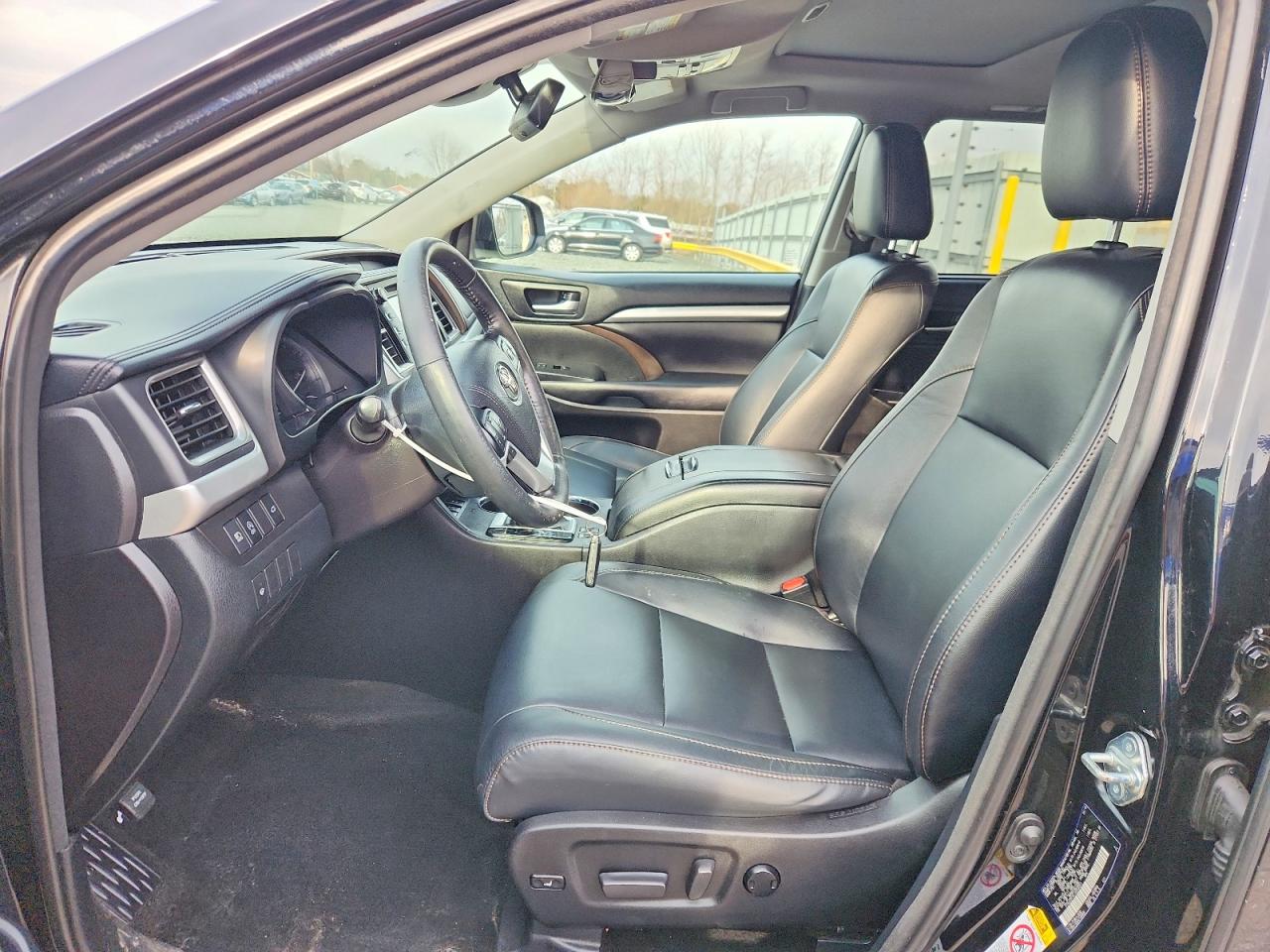 2018 TOYOTA HIGHLANDER XLE photo 13