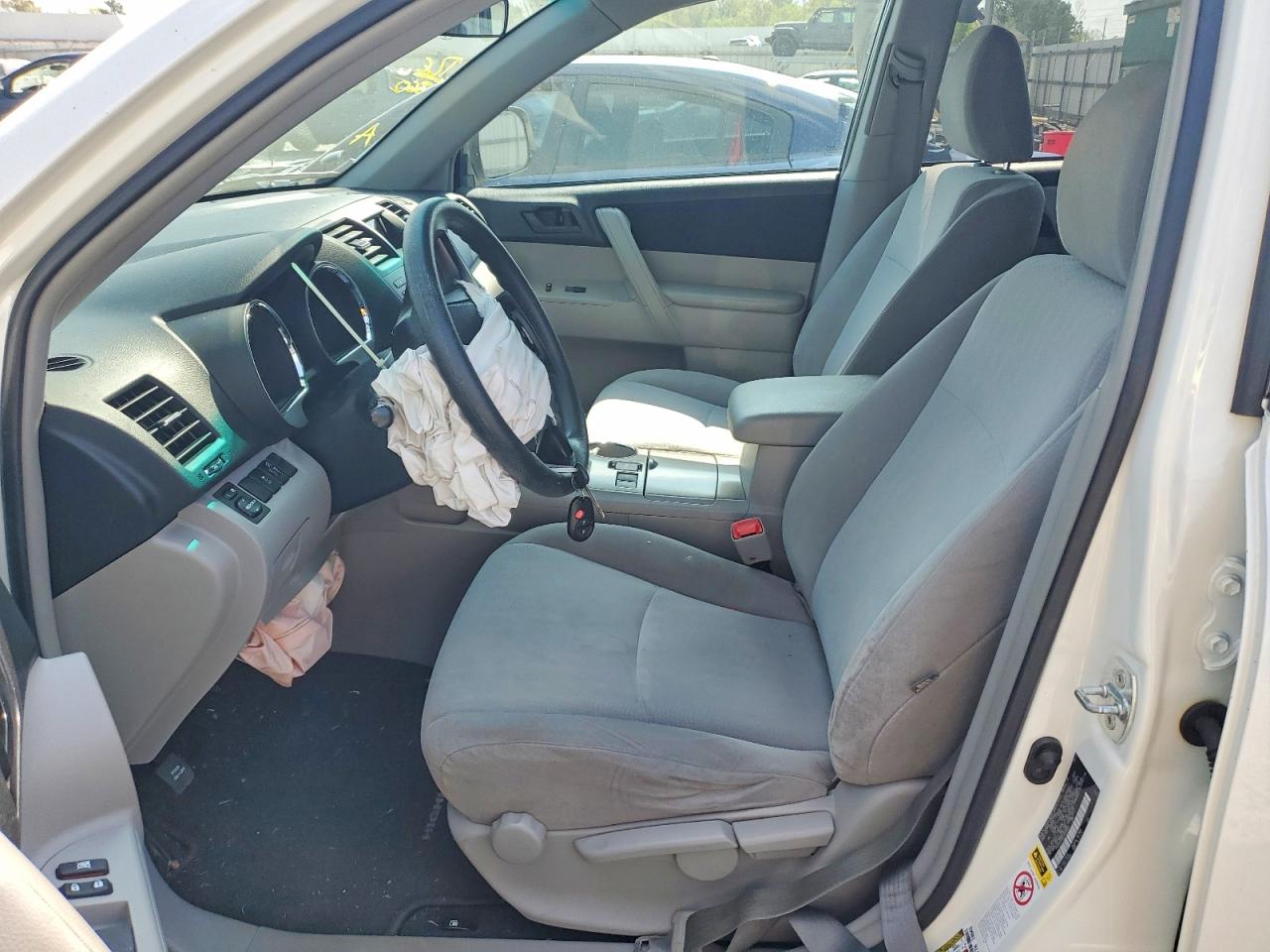 2012 TOYOTA HIGHLANDER BASE photo 19
