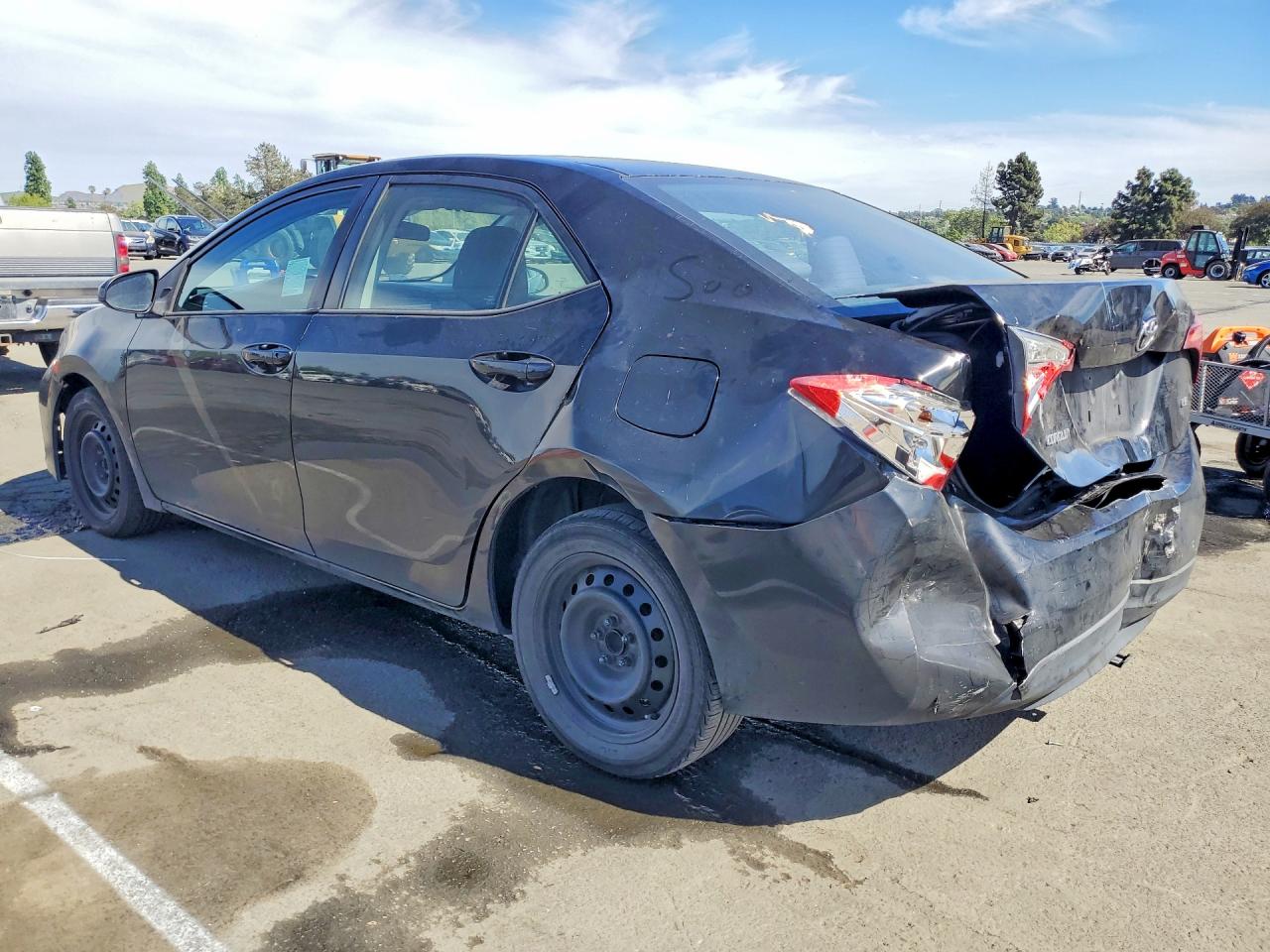 2017 TOYOTA COROLLA LE photo 3