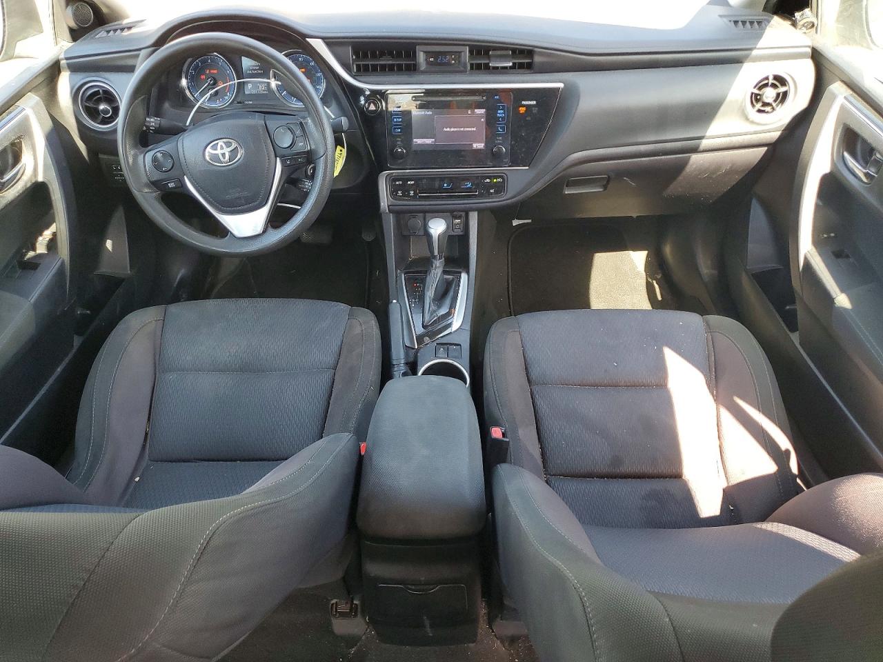 2017 TOYOTA COROLLA LE photo 15