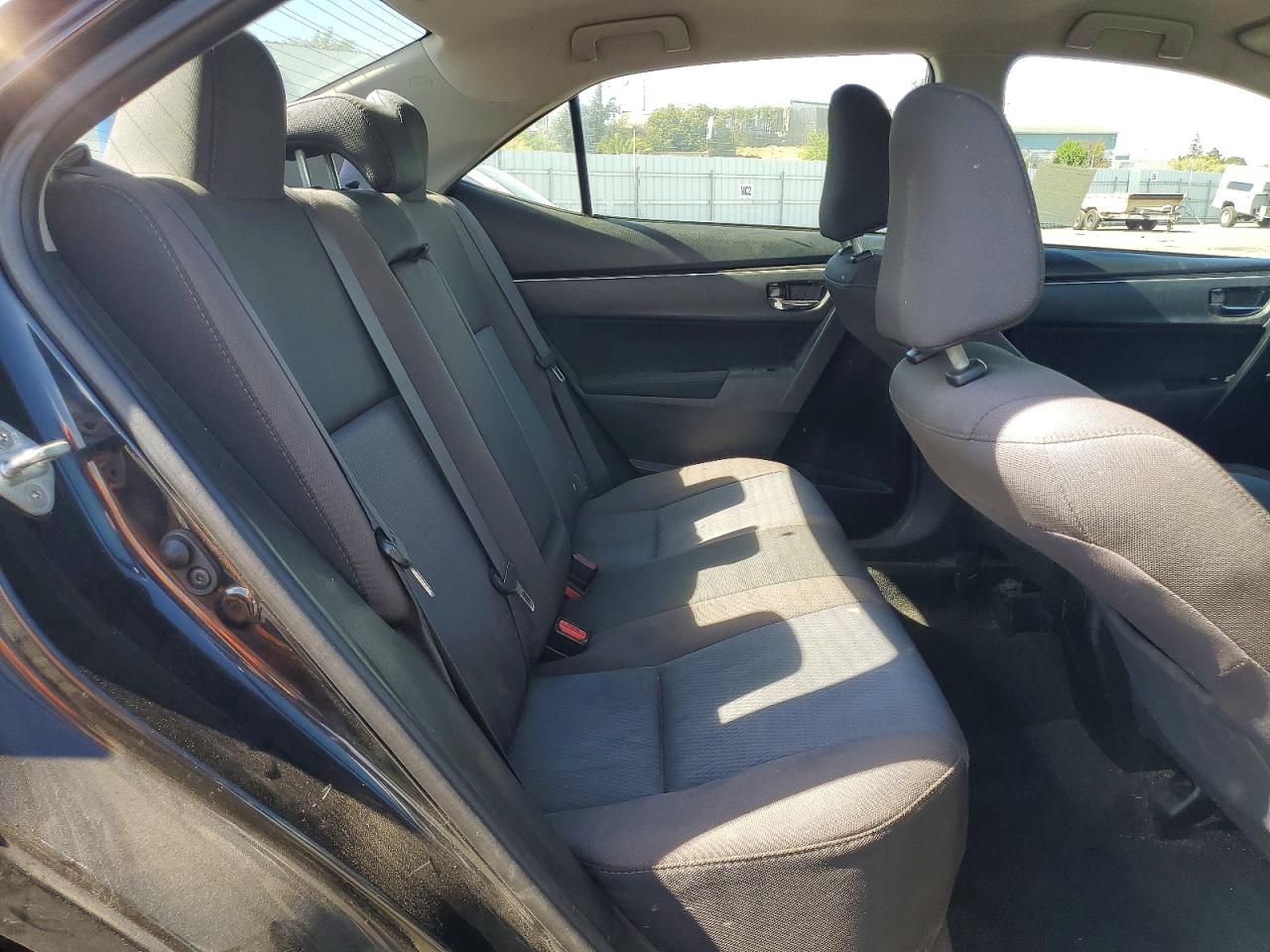 2017 TOYOTA COROLLA LE photo 19