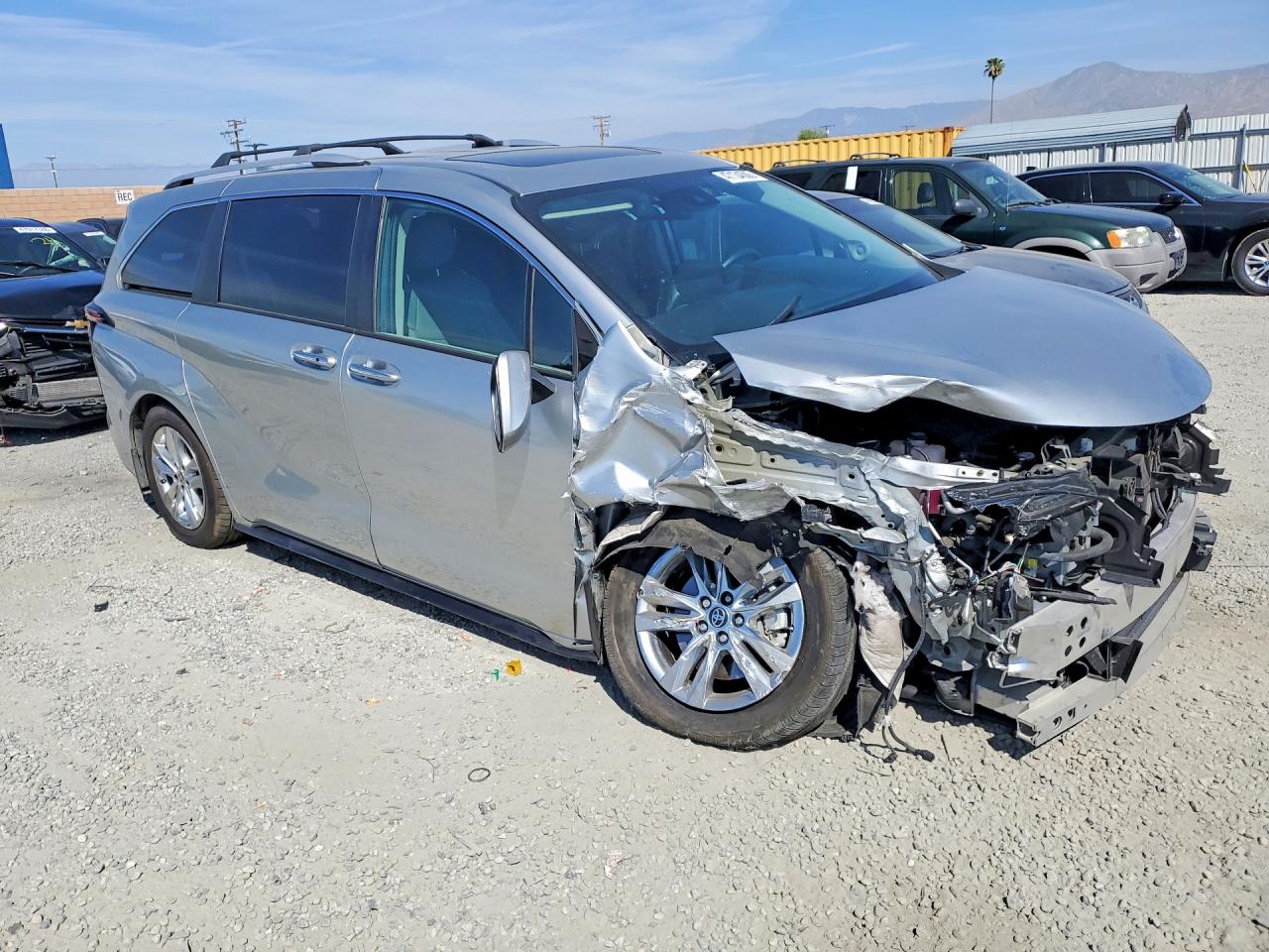 2022 TOYOTA SIENNA LIMITED 7-PASSENGER photo 4