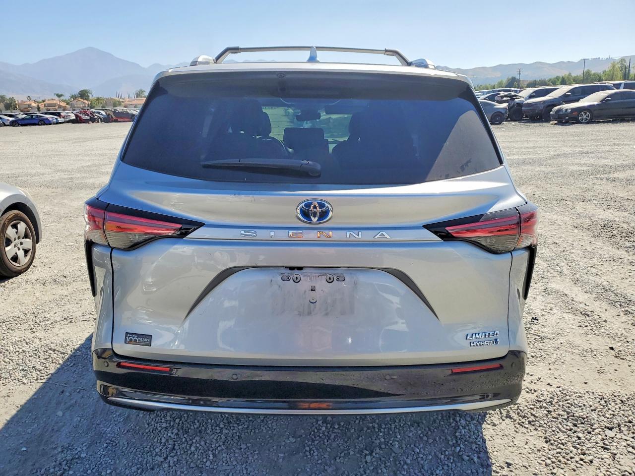 2022 TOYOTA SIENNA LIMITED 7-PASSENGER photo 6