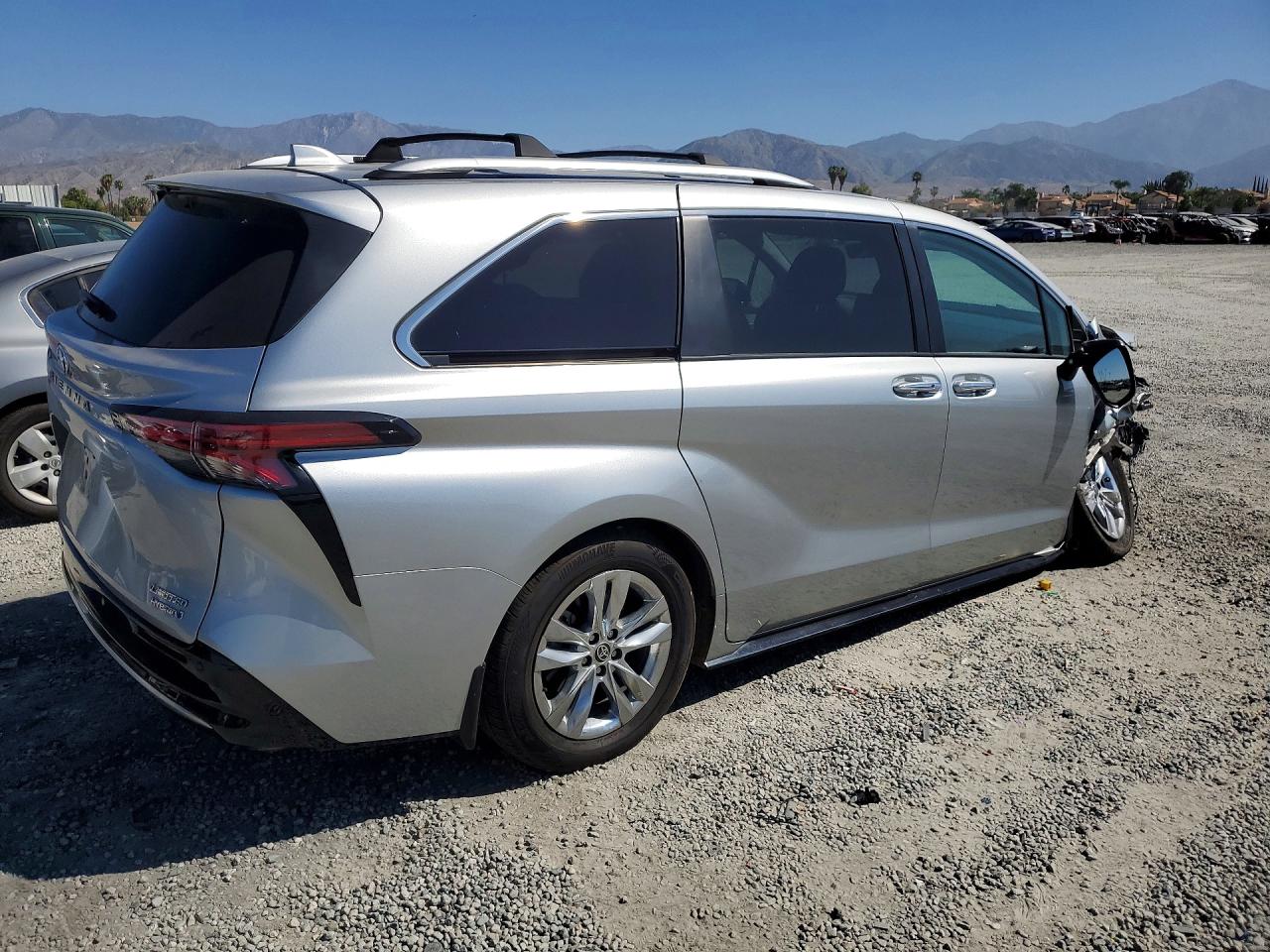 2022 TOYOTA SIENNA LIMITED 7-PASSENGER photo 3