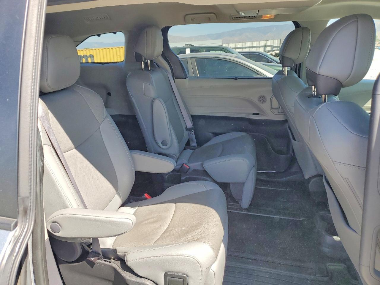 2022 TOYOTA SIENNA LIMITED 7-PASSENGER photo 11