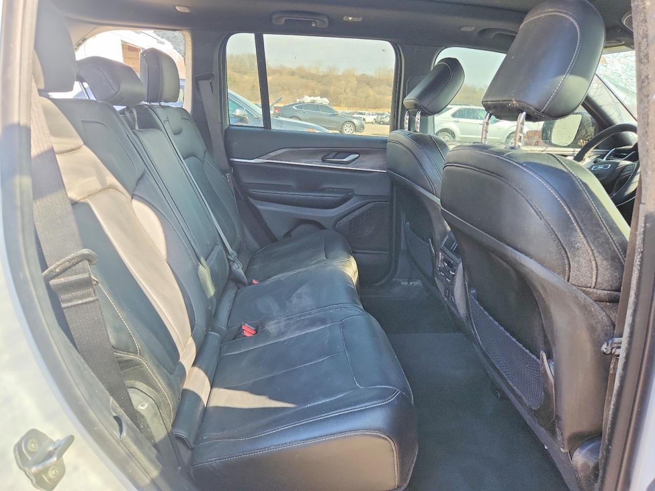 2024 JEEP GRAND CHEROKEE LIMITED photo 31