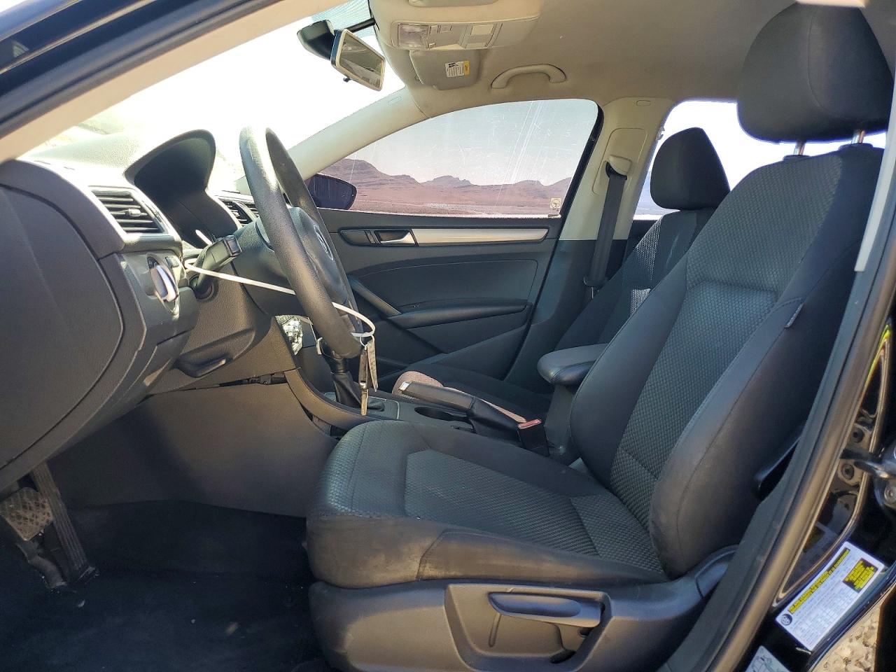 2012 VOLKSWAGEN PASSAT S photo 7