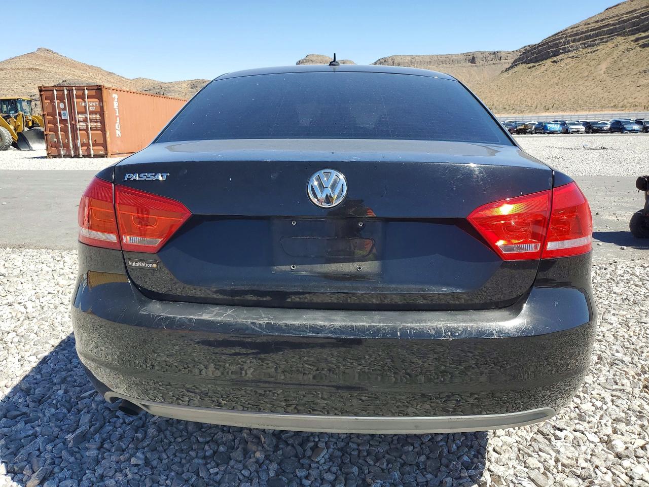 2012 VOLKSWAGEN PASSAT S photo 6