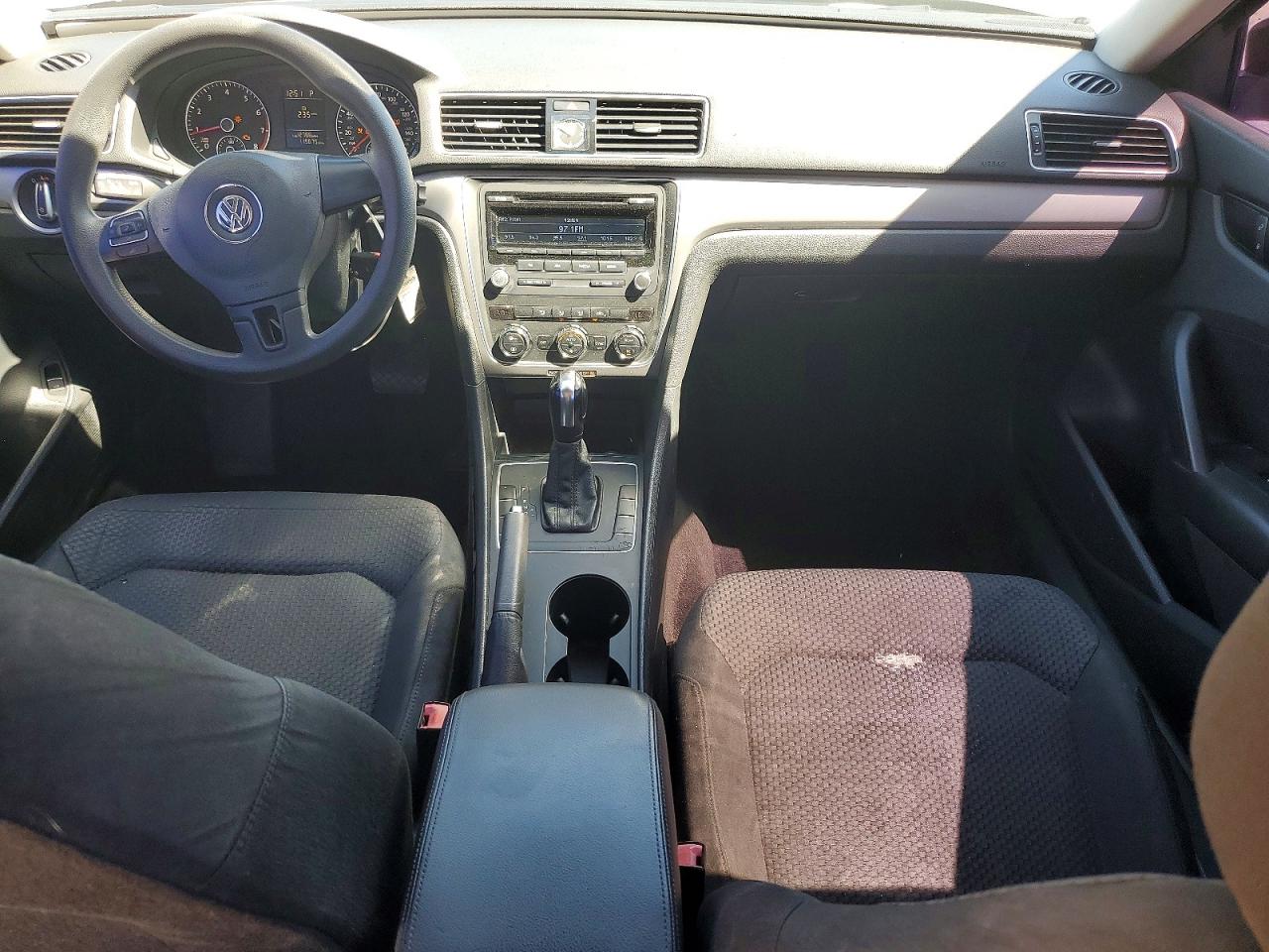 2012 VOLKSWAGEN PASSAT S photo 8