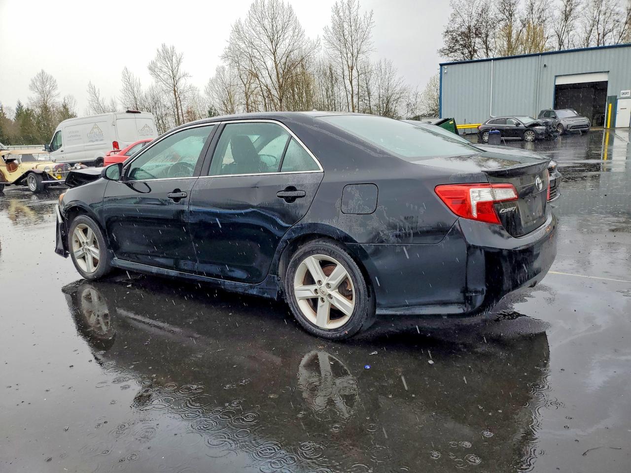 2014 TOYOTA CAMRY SE photo 3