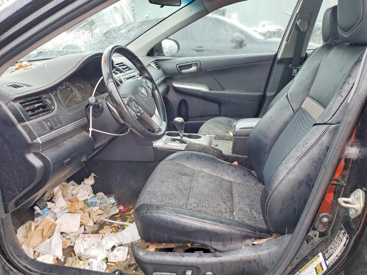 2014 TOYOTA CAMRY SE photo 13