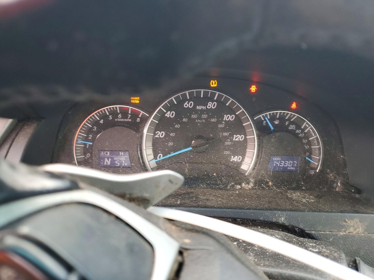 2014 TOYOTA CAMRY SE photo 17