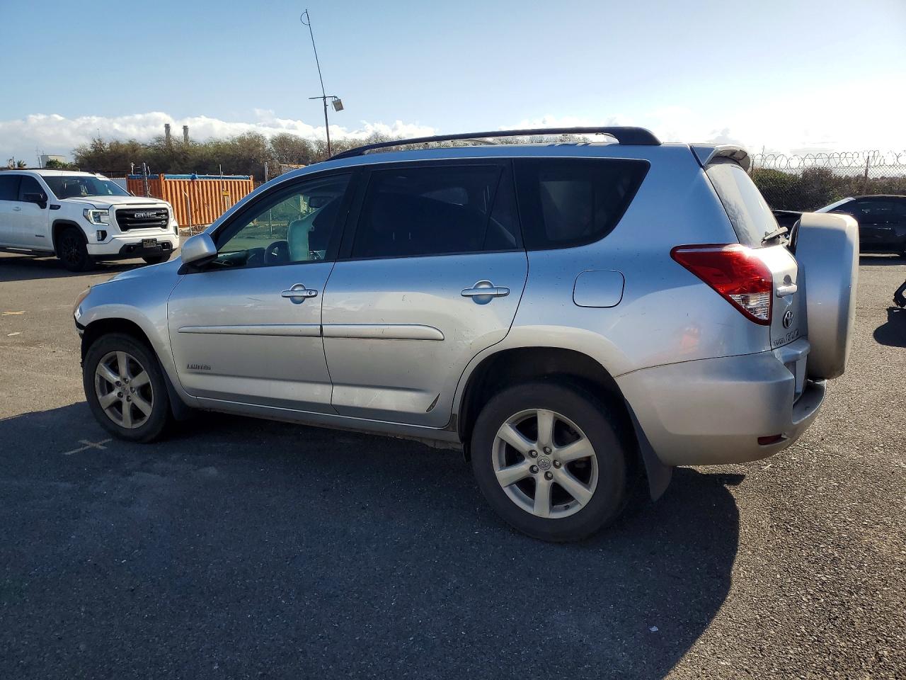 2007 TOYOTA RAV4 photo 2