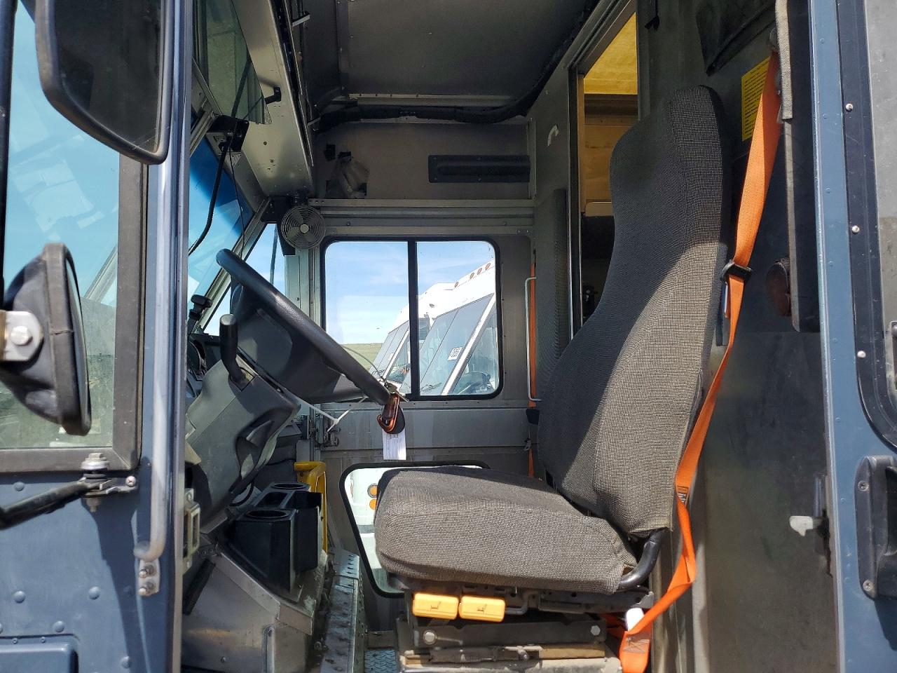2021 FORD F59 DELIVERY TRUCK photo 7