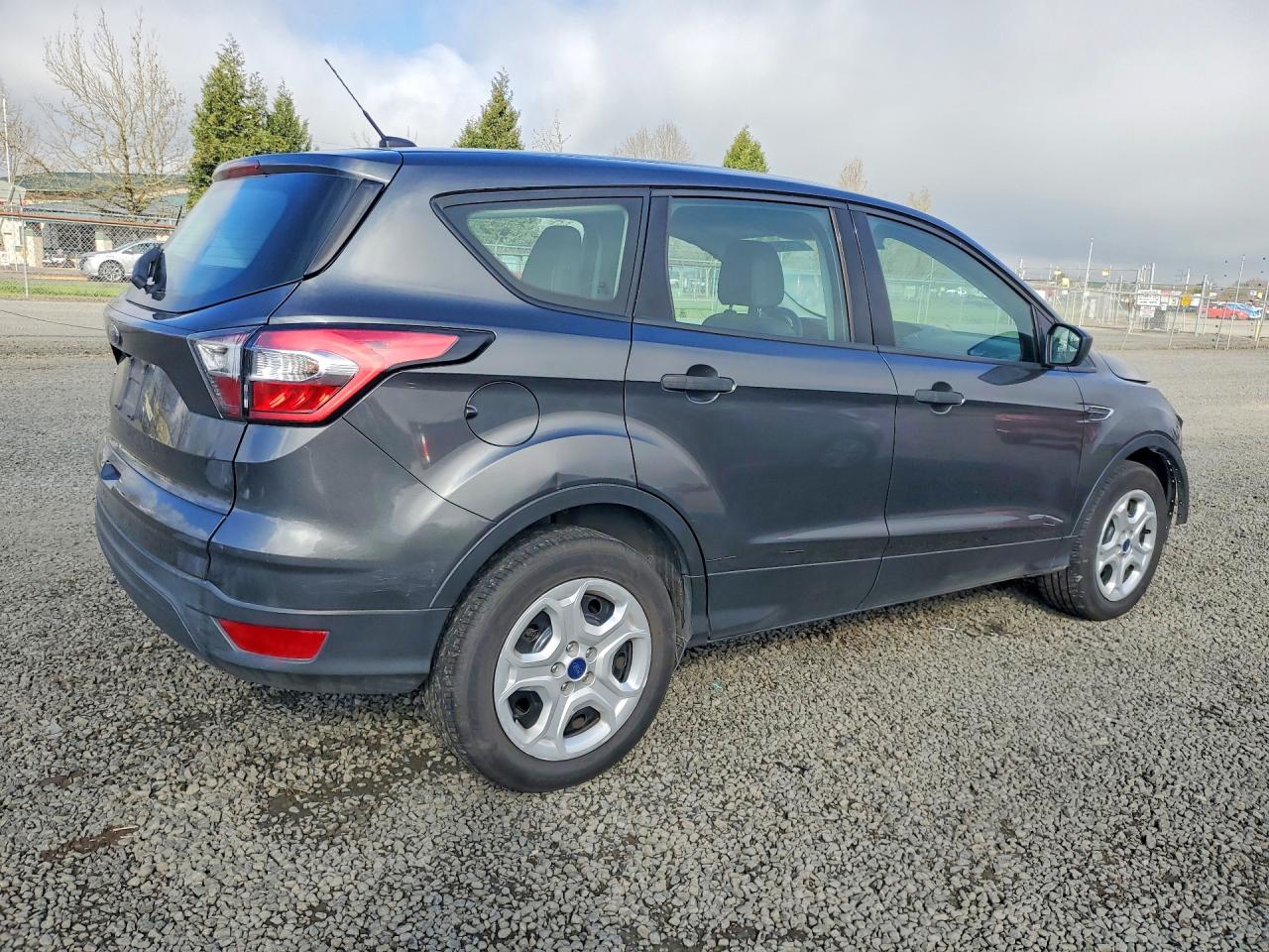 2017 FORD ESCAPE S photo 5