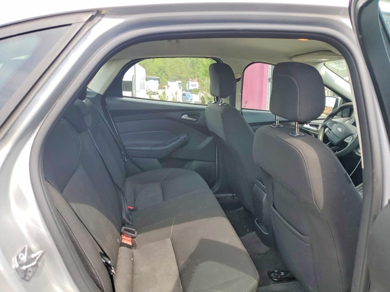 2018 FORD FOCUS SE photo 10