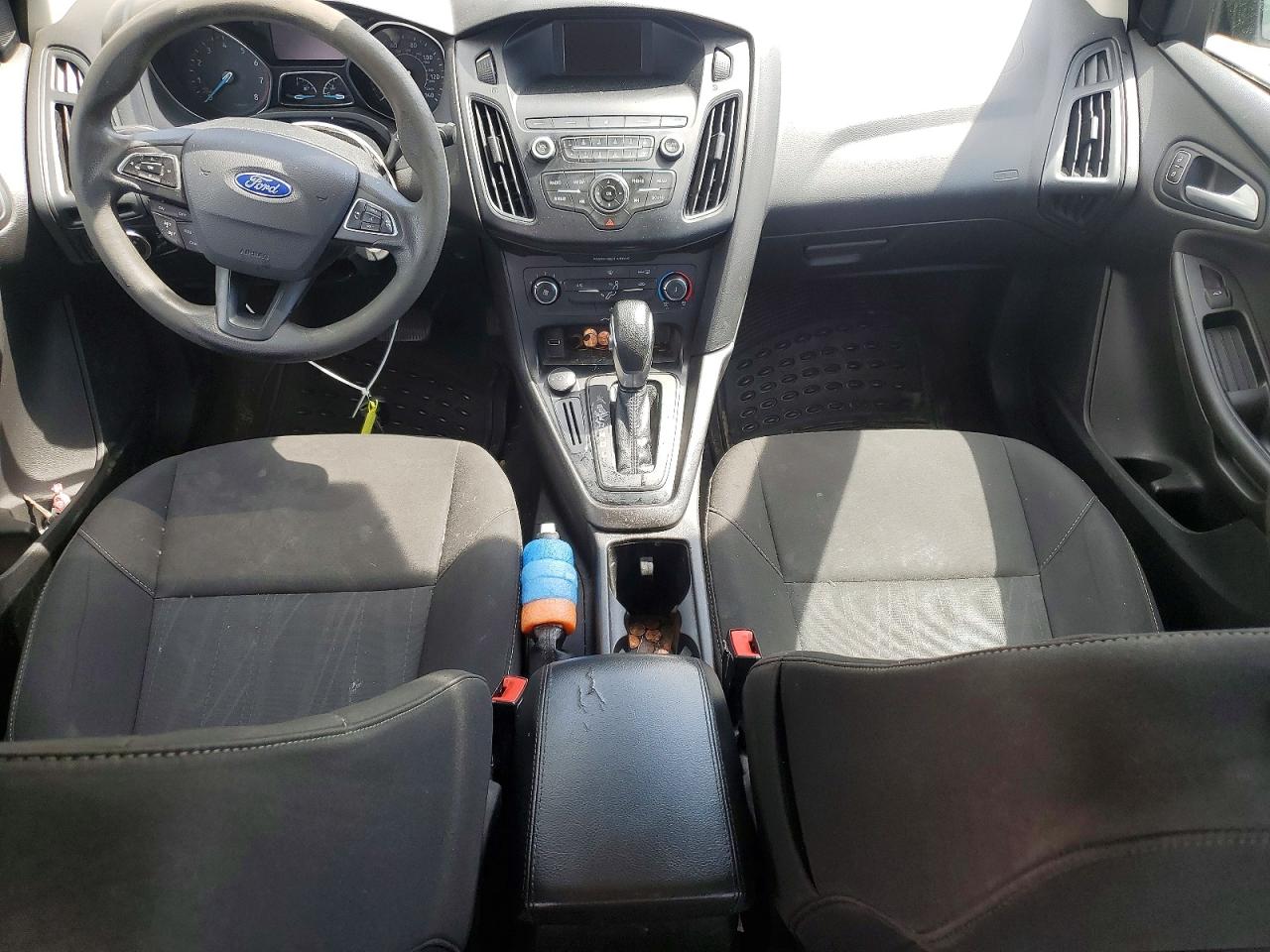 2018 FORD FOCUS SE photo 8