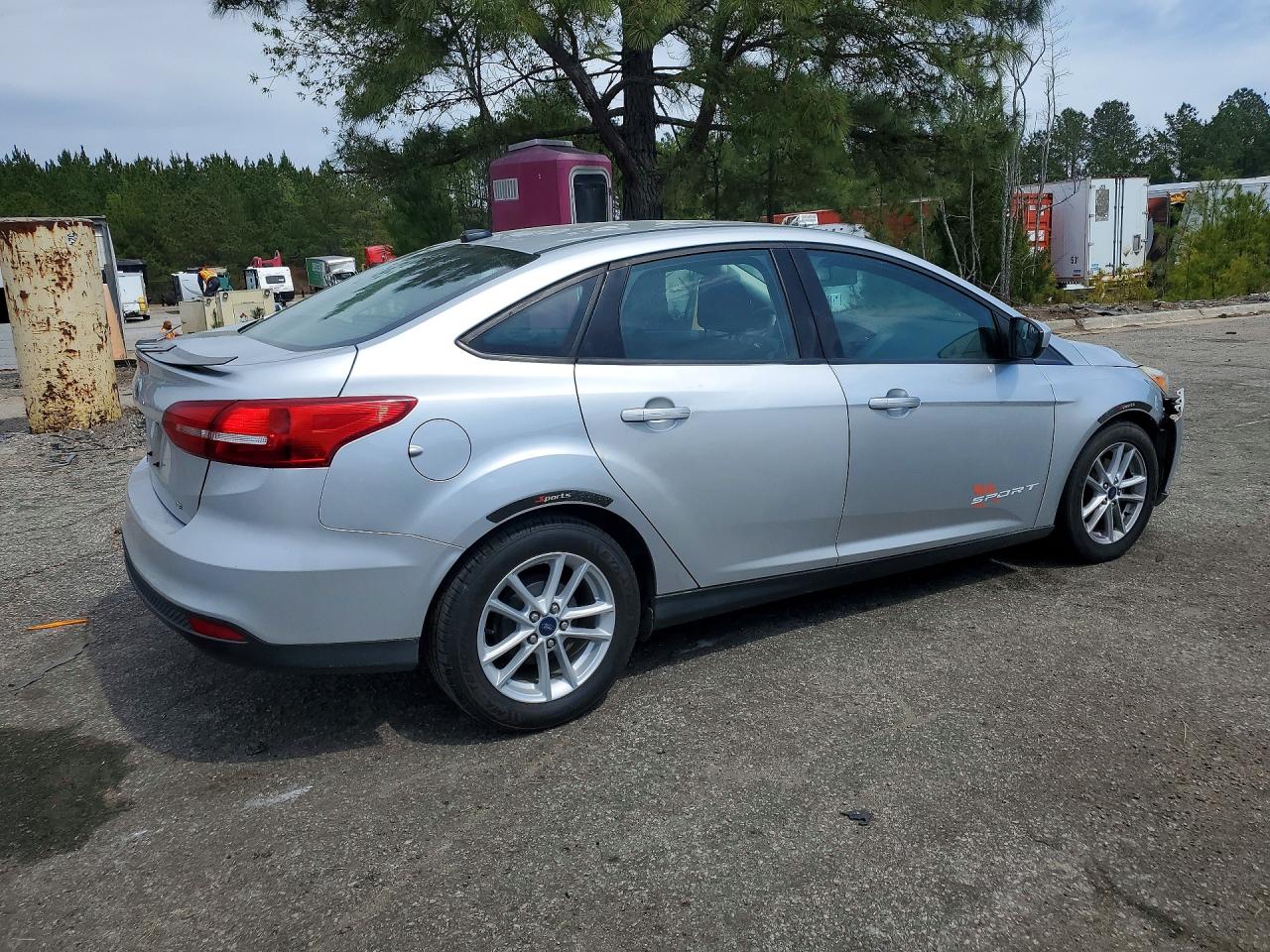 2018 FORD FOCUS SE photo 3