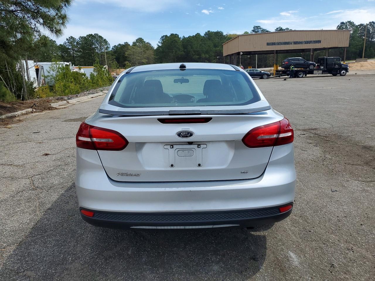 2018 FORD FOCUS SE photo 6