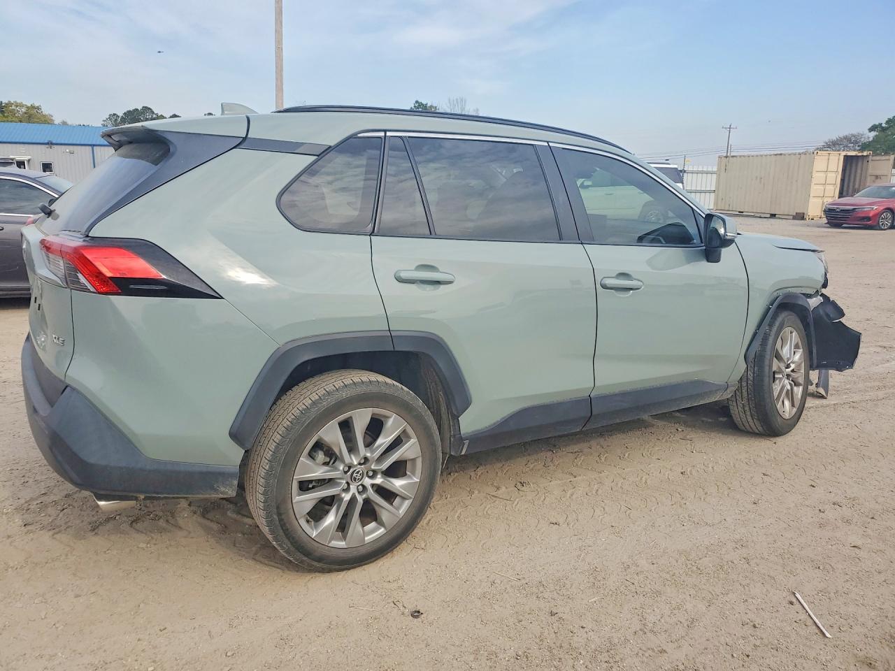 2022 TOYOTA RAV4 XLE PREMIUM photo 5
