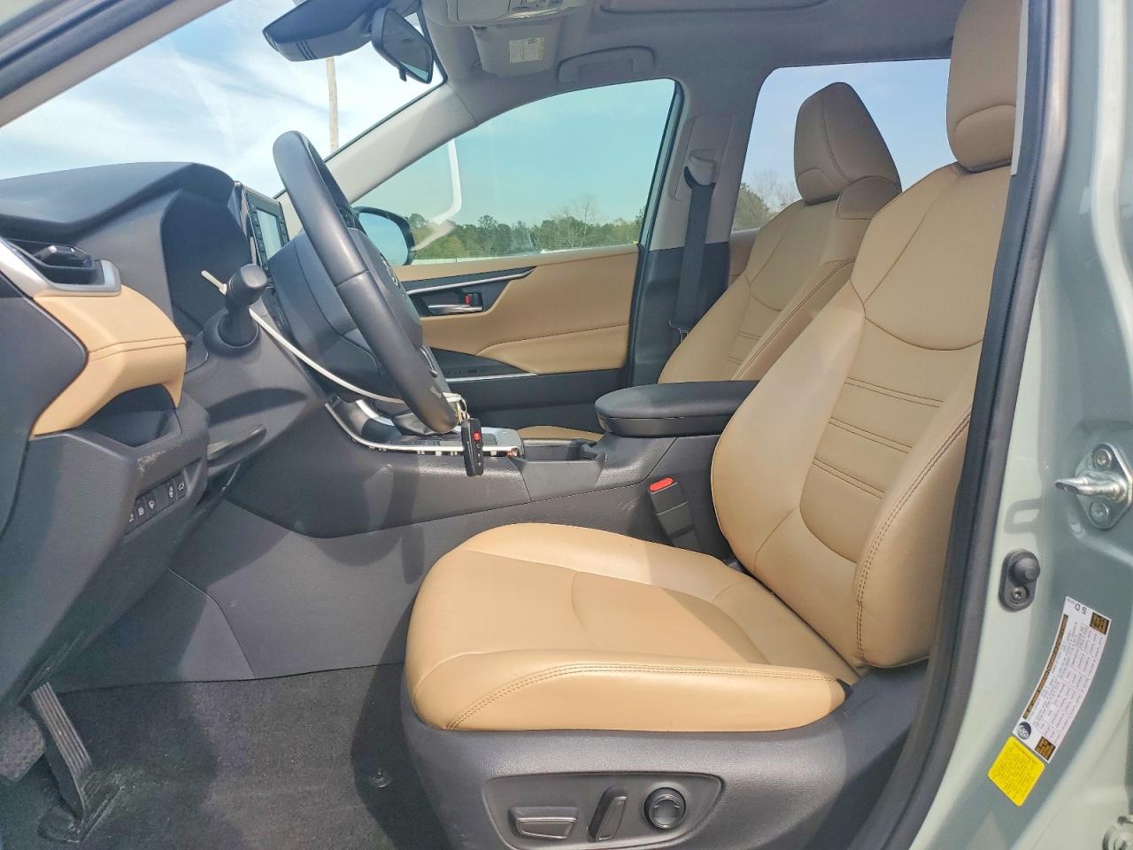 2022 TOYOTA RAV4 XLE PREMIUM photo 13
