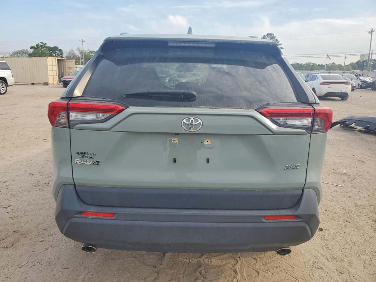 2022 TOYOTA RAV4 XLE PREMIUM photo 11