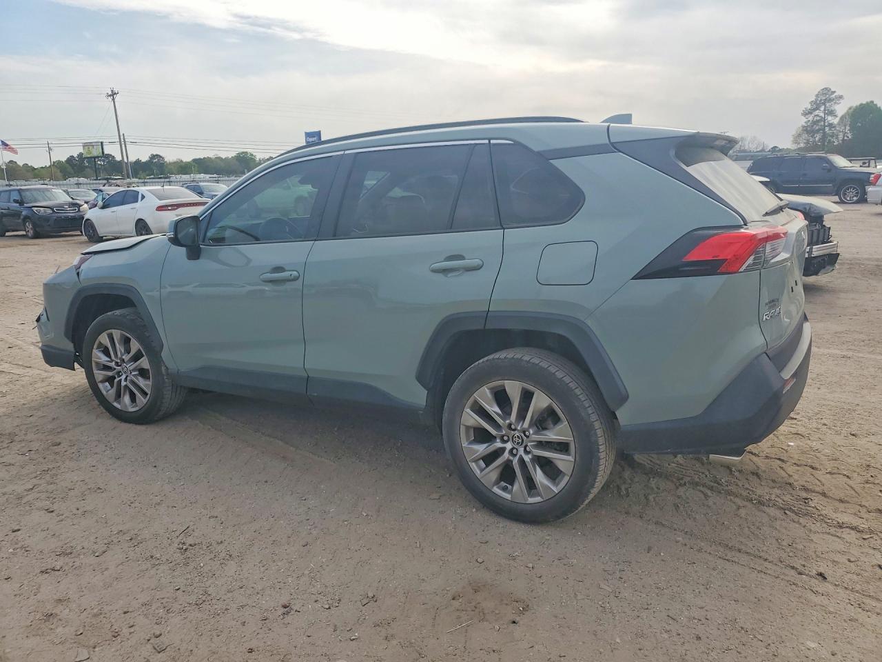 2022 TOYOTA RAV4 XLE PREMIUM photo 3