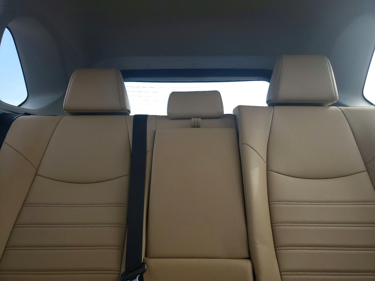 2022 TOYOTA RAV4 XLE PREMIUM photo 19