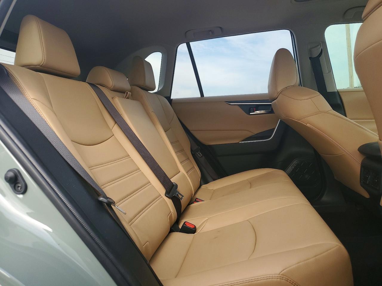 2022 TOYOTA RAV4 XLE PREMIUM photo 21