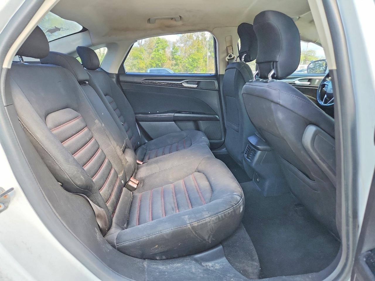 2014 FORD FUSION SE photo 19