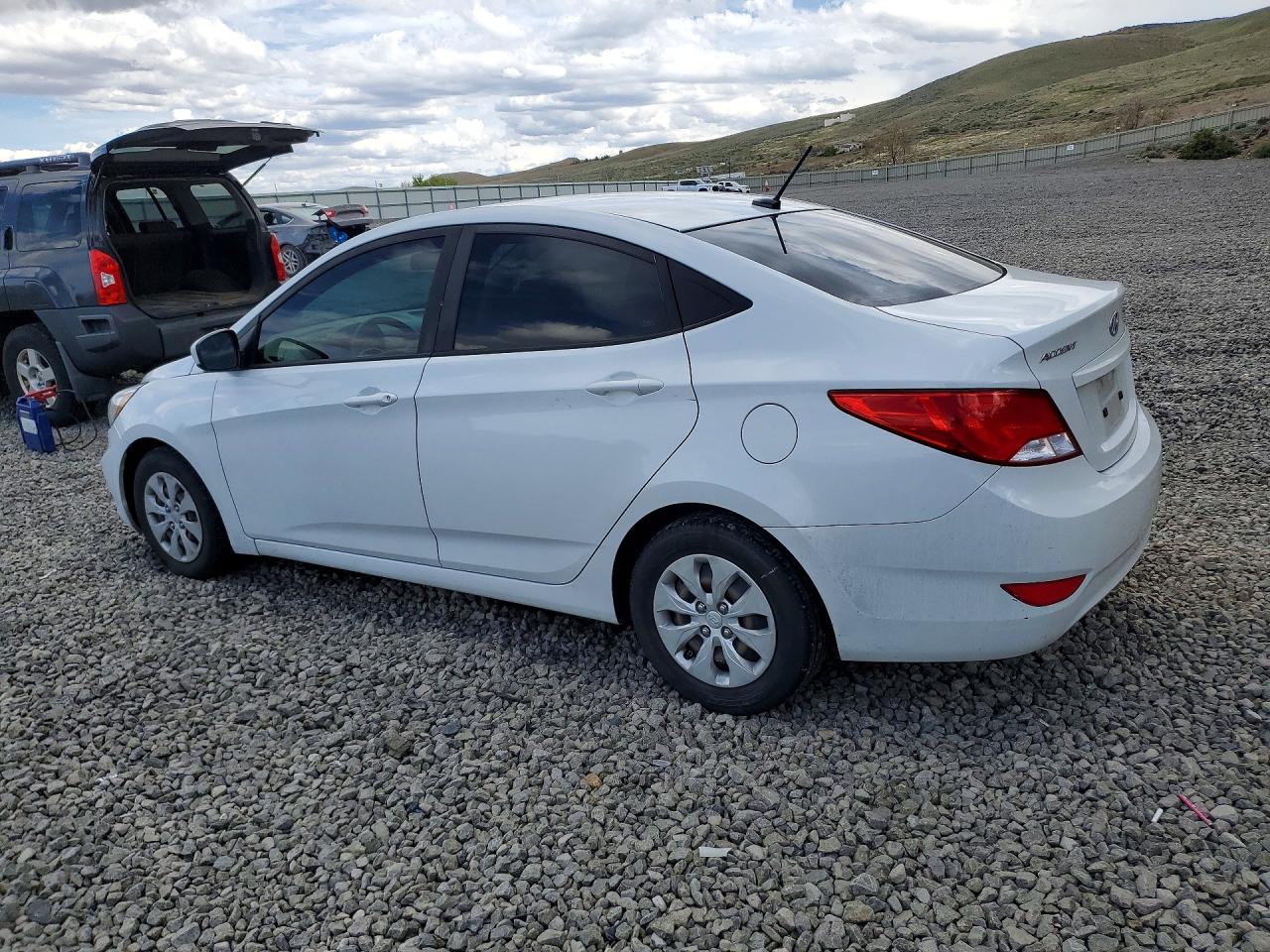 2017 HYUNDAI ACCENT SE photo 4