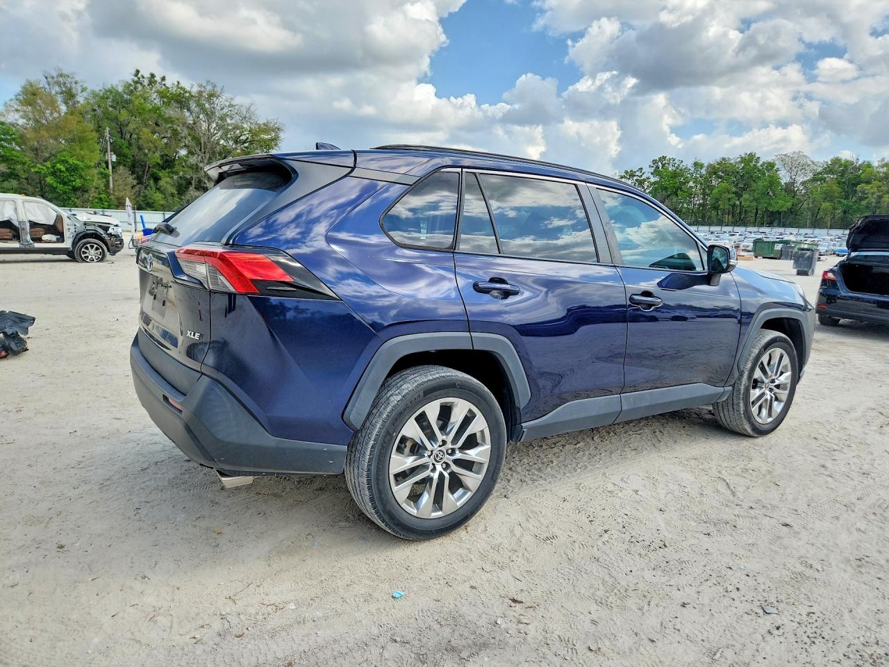 2021 TOYOTA RAV4 XLE PREMIUM photo 3