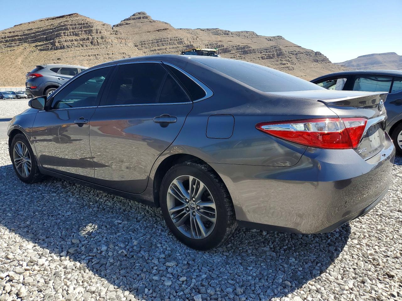 2015 TOYOTA CAMRY SE photo 4