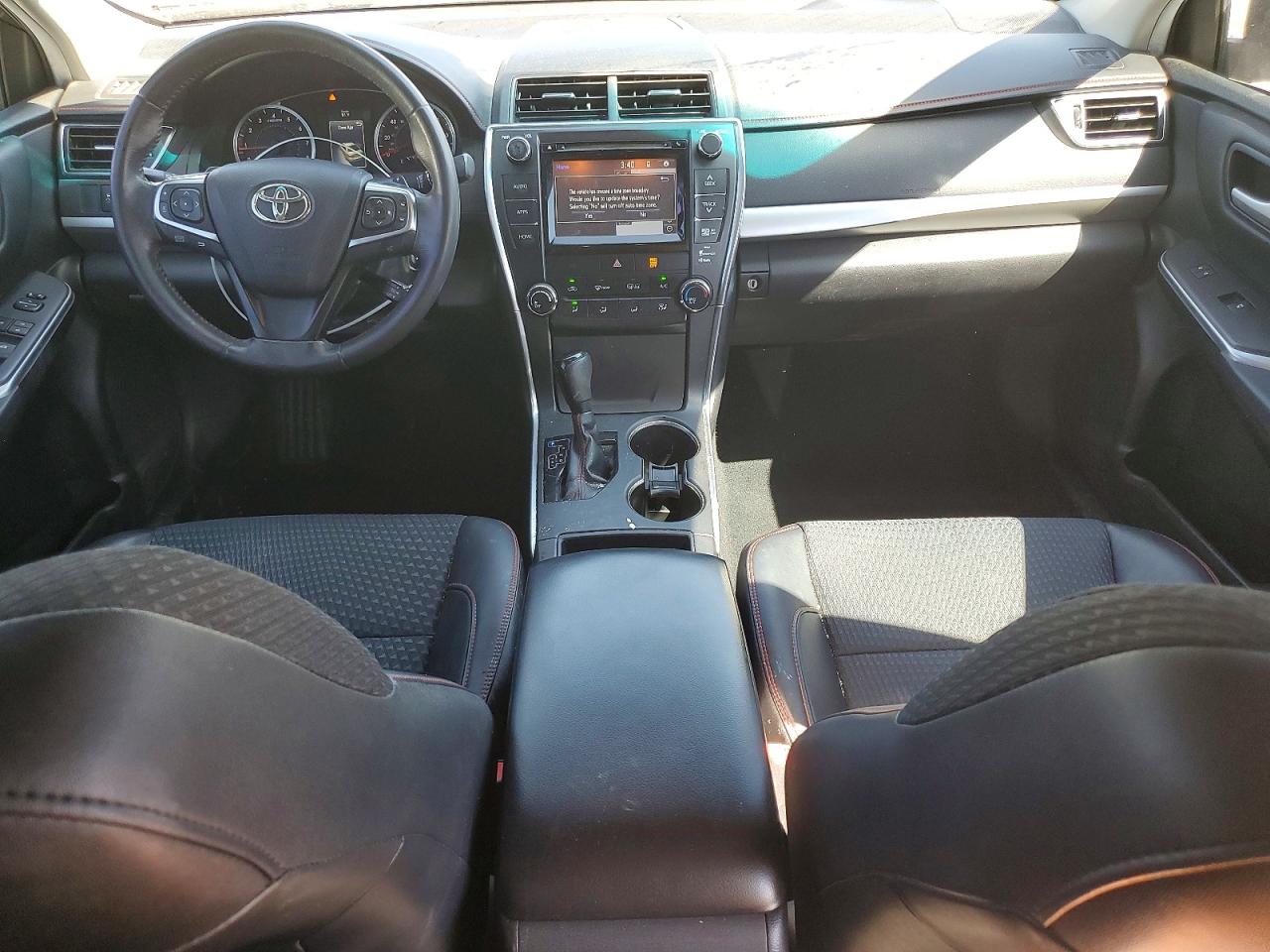 2015 TOYOTA CAMRY SE photo 22