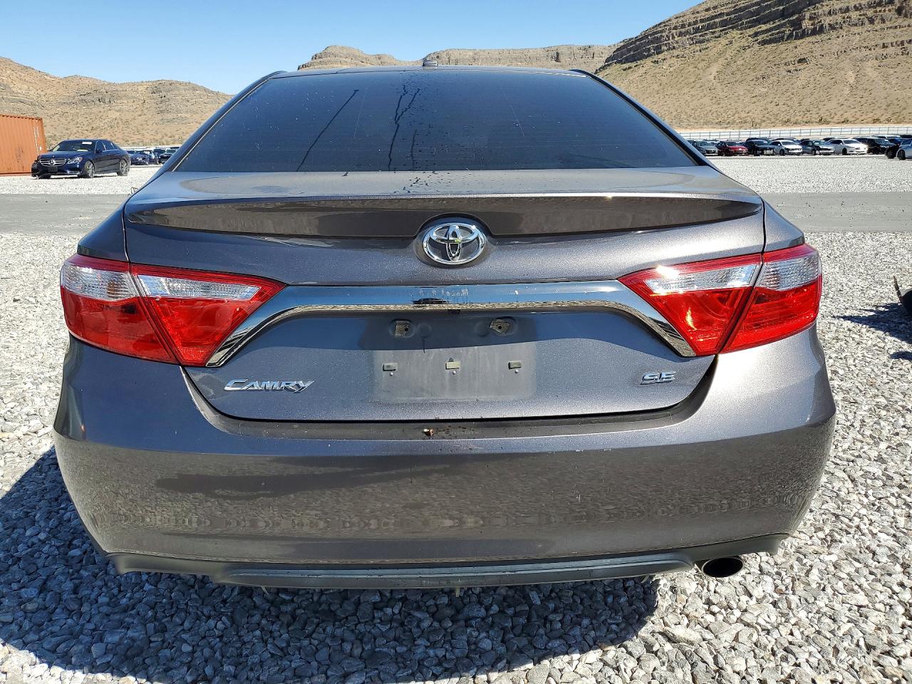 2015 TOYOTA CAMRY SE photo 16