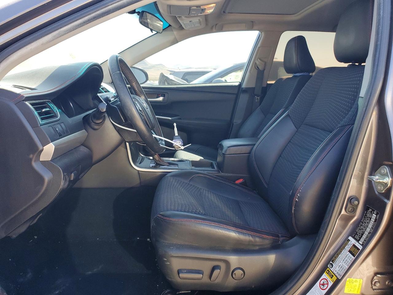 2015 TOYOTA CAMRY SE photo 19