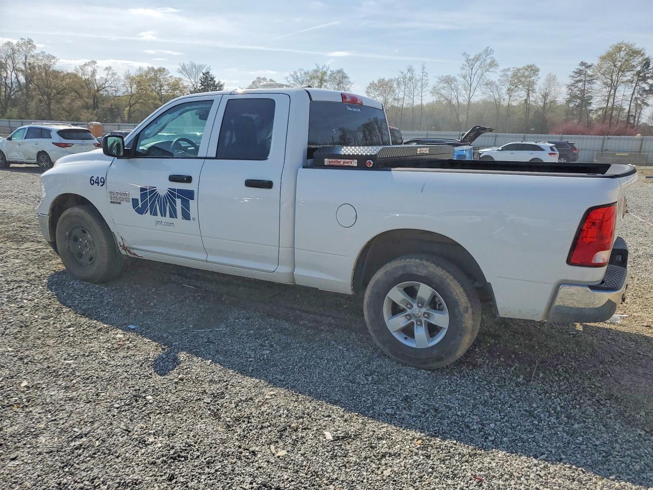 2024 RAM 1500 CLASSIC TRADESMAN photo 3