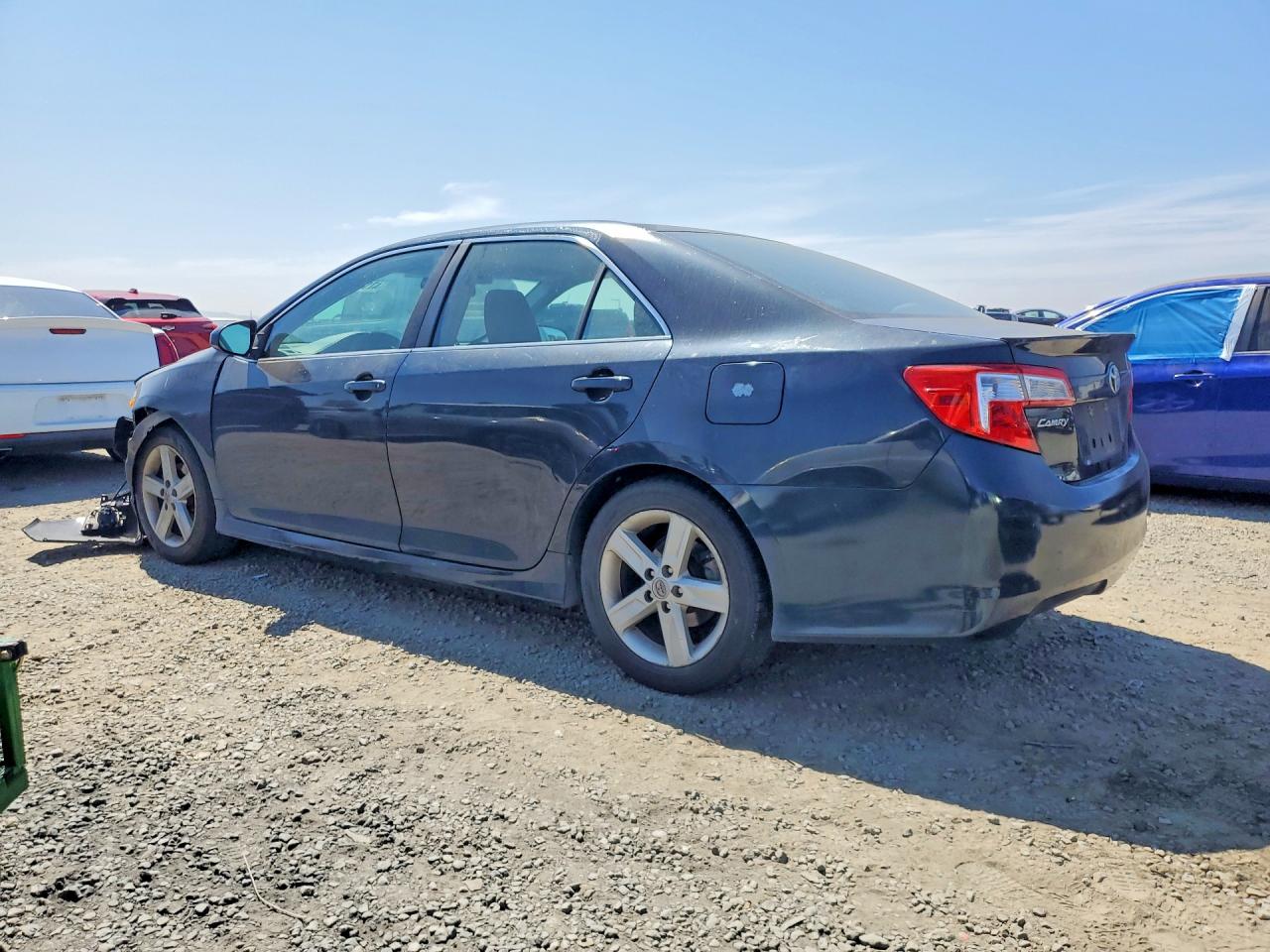 2012 TOYOTA CAMRY SE photo 3
