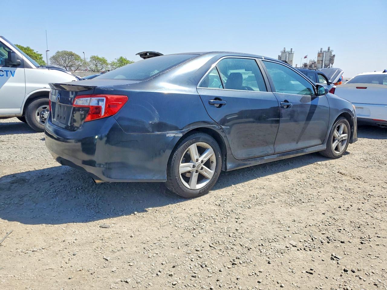 2012 TOYOTA CAMRY SE photo 5