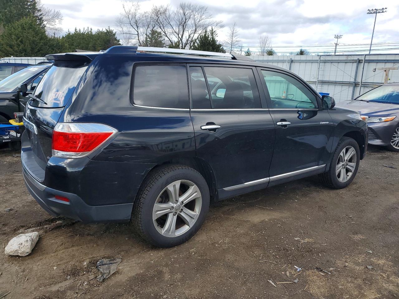 2013 TOYOTA HIGHLANDER LIMITED photo 5