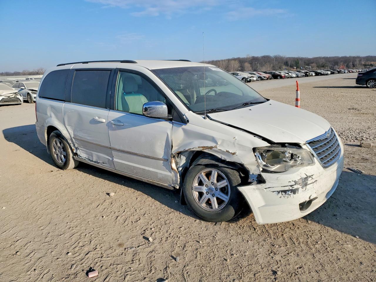 2010 CHRYSLER TOWN & COUNTRY TOURING PLUS photo 4