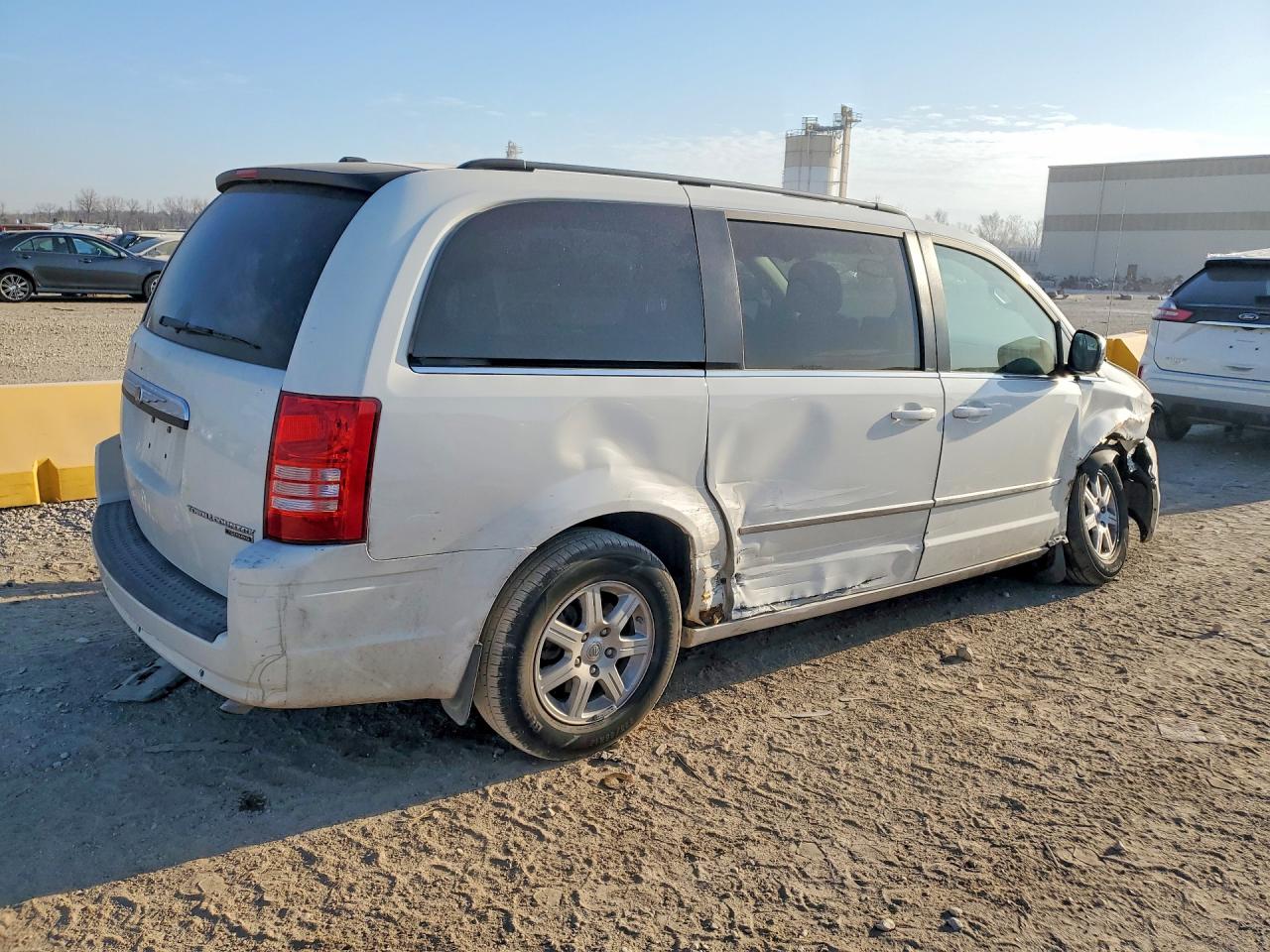 2010 CHRYSLER TOWN & COUNTRY TOURING PLUS photo 3