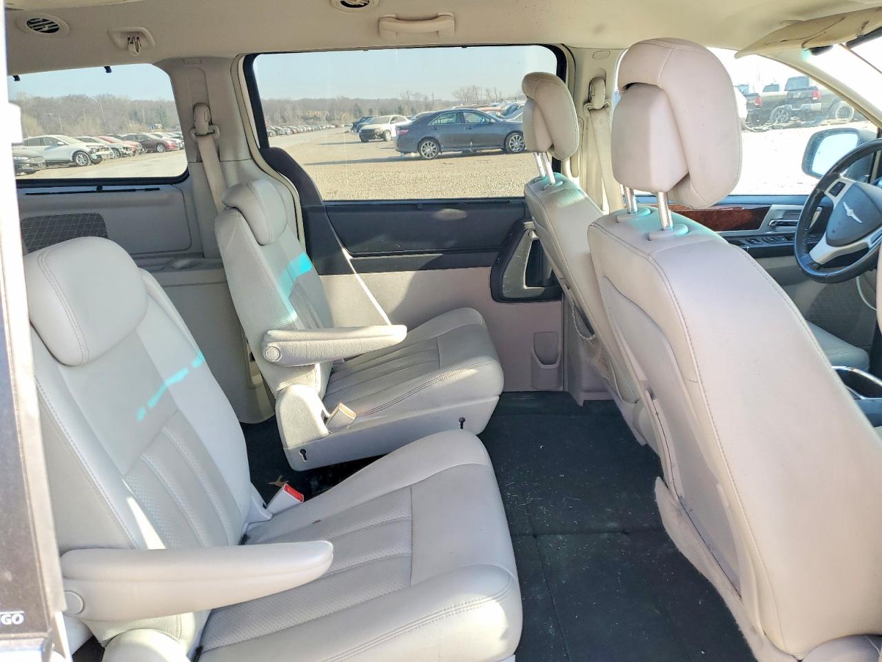 2010 CHRYSLER TOWN & COUNTRY TOURING PLUS photo 10