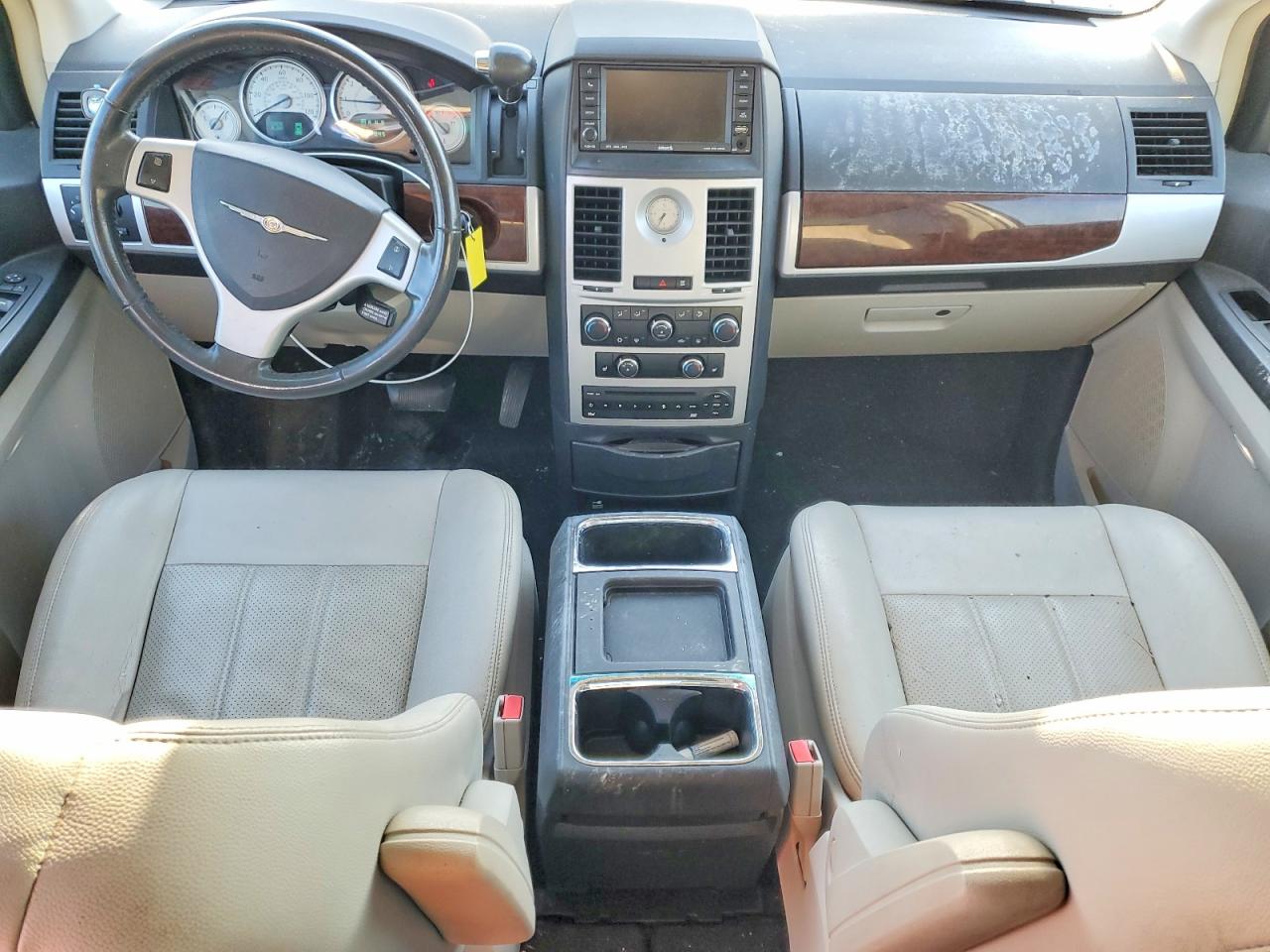 2010 CHRYSLER TOWN & COUNTRY TOURING PLUS photo 8